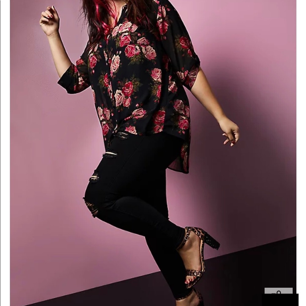 BETSEY JOHNSON BLACK FLORAL SHEER CHIFFON TUNIC Torrid Size 5